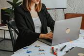 pie-charts-on desk-pulse-survey-business-progress-600x400