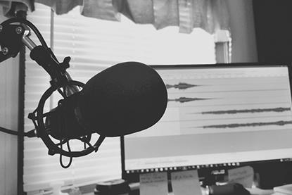 podcast-microphone-recording-600x400