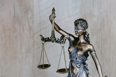 lady-justice-holding-scales-900x600
